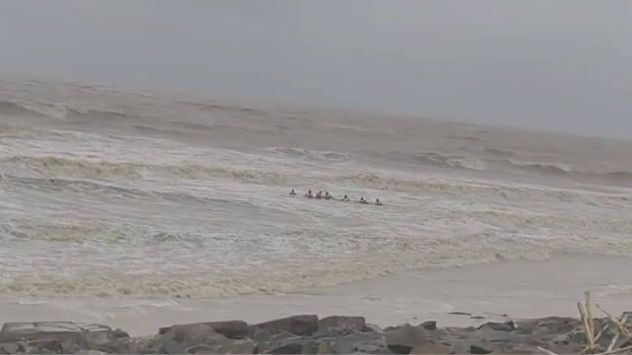 Digha Sea Beach: দিঘার সৈকতে ভয়ঙ্কর ঘটনা! বারণ করা সত্ত্বেও শোনেনি, সমুদ্রে নামতেই টেনে নিল কিশোরীকে...