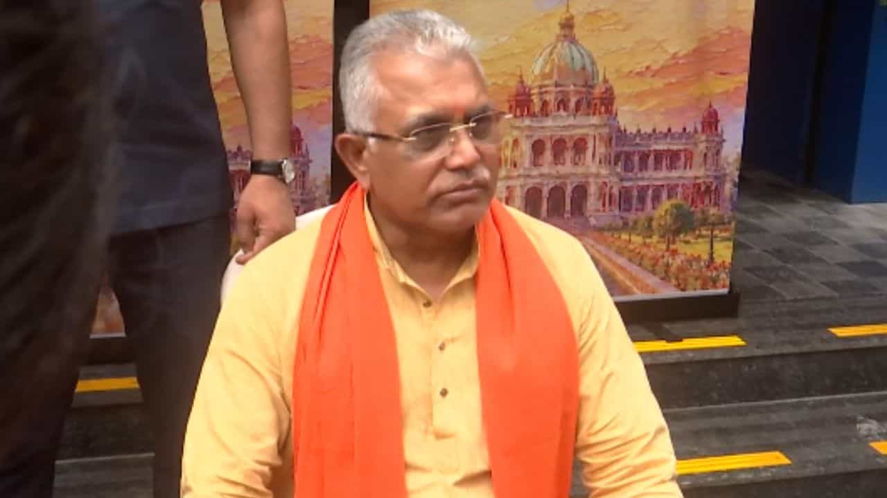 Dilip Ghosh: টাকা ফেরাতে হবে 'অযোগ্যদের', নয় জেল, স্পষ্ট বলে দিলেন দিলীপ Dilip Ghosh: টাকা ফেরাতে হবে 'অযোগ্যদের', নয় জেল, স্পষ্ট বলে দিলেন দিলীপ