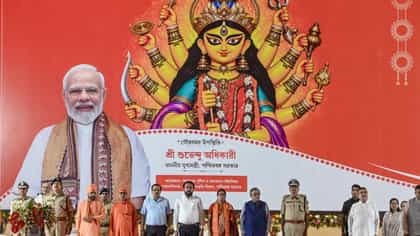 কুমার শানু,সান থেকে মোনালি ঠাকুর, দুর্গাপুজোয় মেগা শো-এর ভাবনা সরকারের
