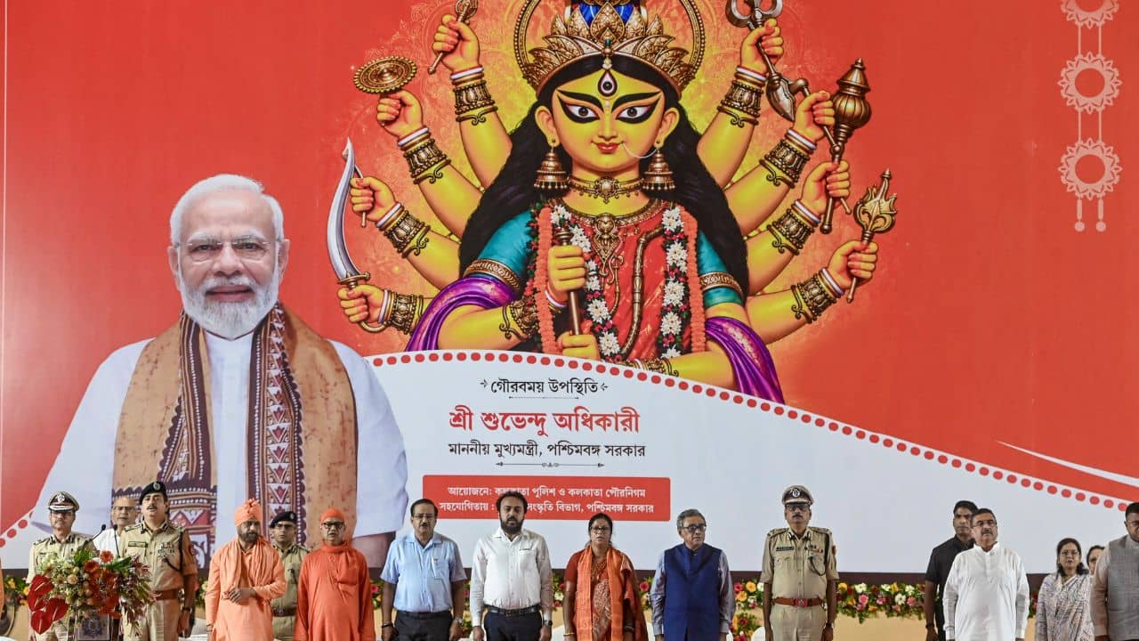Durga Puja News: কুমার শানু,সান থেকে মোনালি ঠাকুর, দুর্গাপুজোয় মেগা শো-এর ভাবনা রাজ্য সরকারের