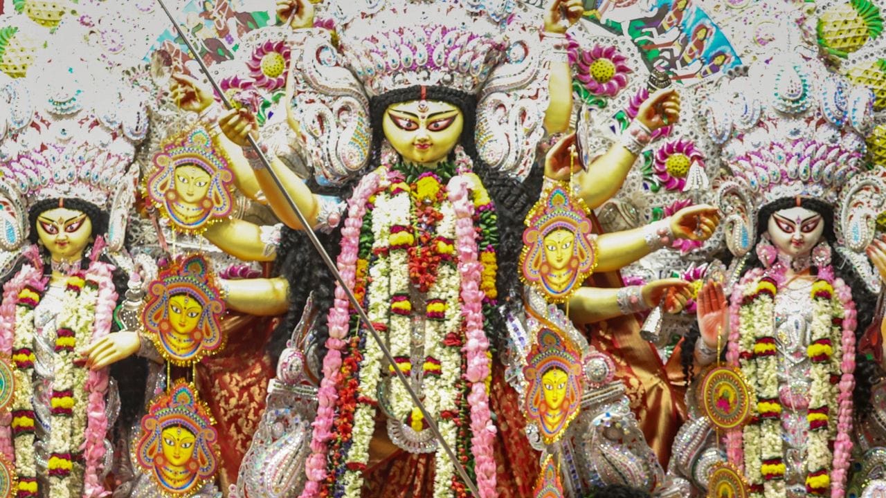 Durga Puja 2026: এবার কোন-কোন বড় ক্লাব সরকারি সাহায্য ছাড়াই করছে দুর্গাপুজো?