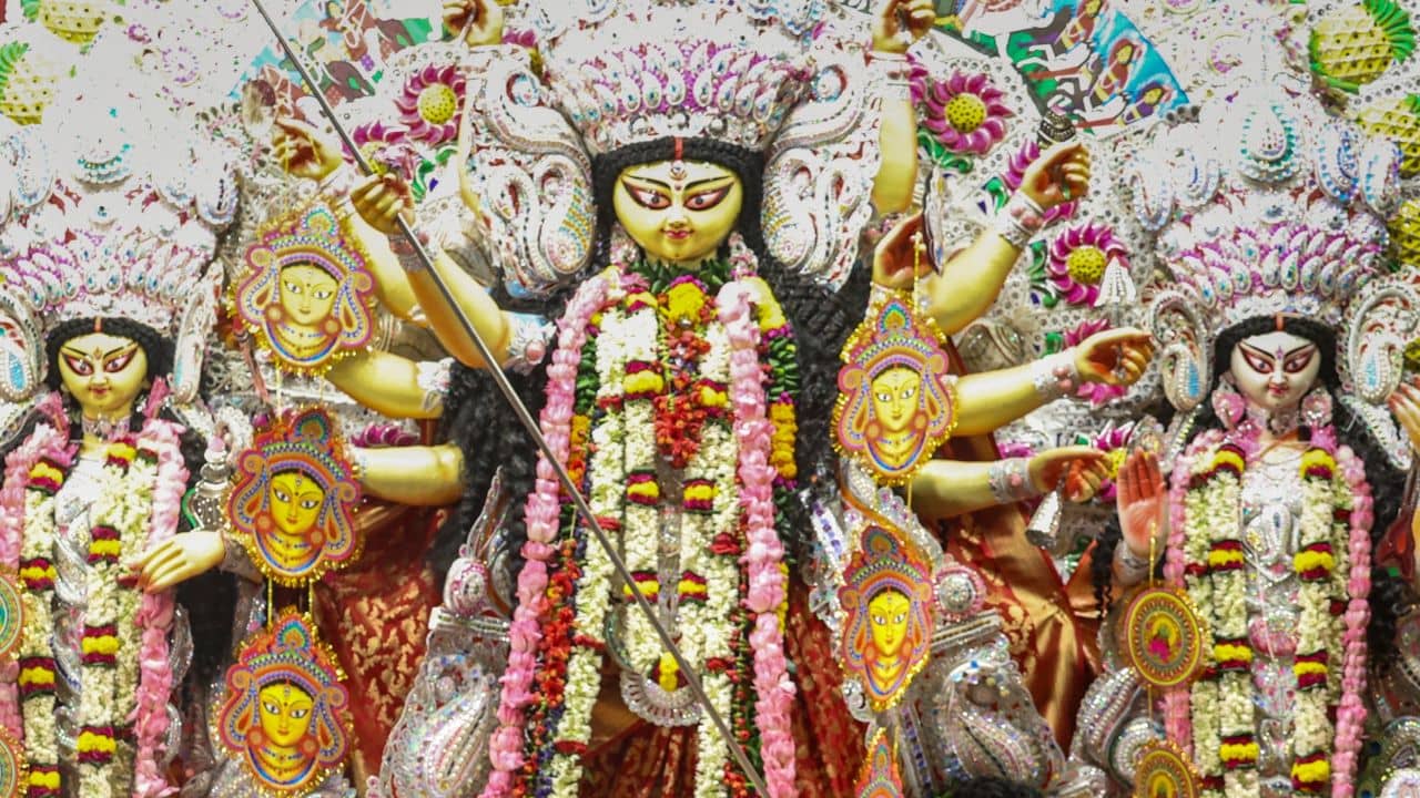 Durga Puja 2026: এবার কোন-কোন বড় ক্লাব সরকারি সাহায্য ছাড়াই করছে দুর্গাপুজো?