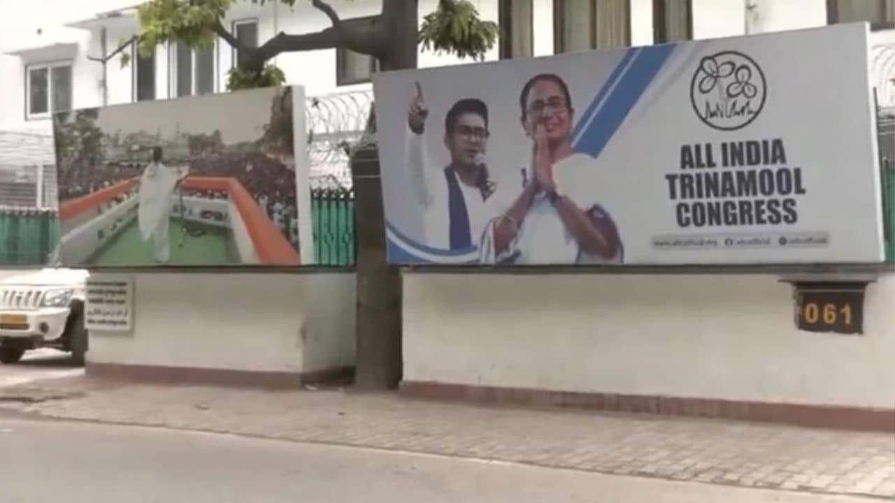ED Raid at TMC Office: দিল্লিতে তৃণমূল কংগ্রেসের সদর দফতরে ইডি! কীসের খোঁজে এলেন আধিকারিকরা?