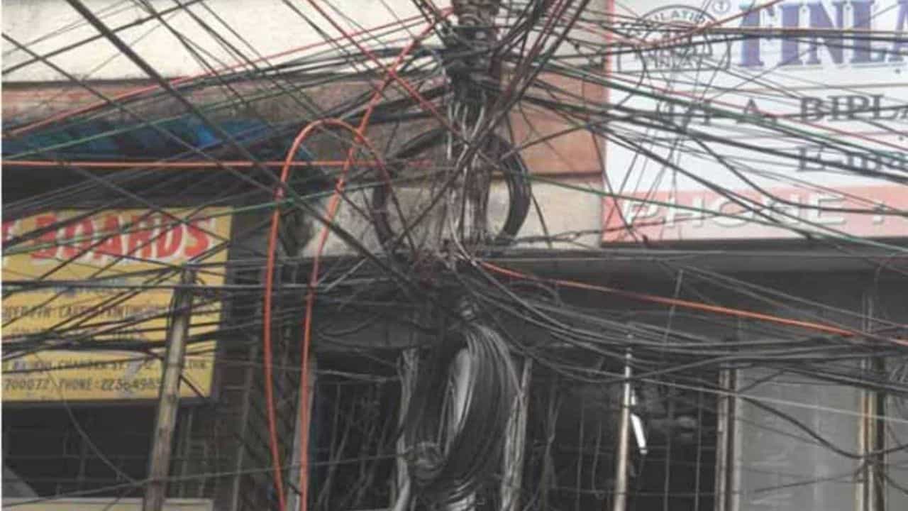 WBSEDCL: আর ঝুলবে না কারেন্টের তার, রাজ্যের এই ৬ শহরে বিরাট পরিবর্তন আনছে সরকার WBSEDCL: আর ঝুলবে না কারেন্টের তার, রাজ্যের এই ৬ শহরে বিরাট পরিবর্তন আনছে সরকার