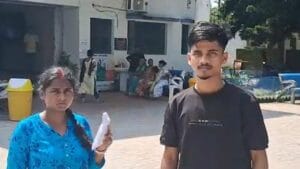 স্বামীকে প্রাণে মারার চেষ্টার অভিযোগে বাবা-দাদর বিরুদ্ধে থানায় তরুণী