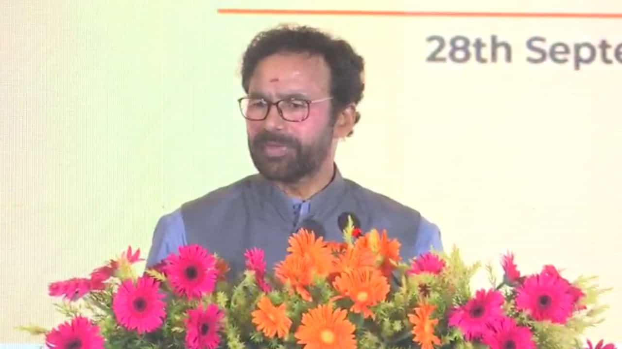 G Kishan Reddy: ১.৪৭ লক্ষ কোটির প্রকল্প পাইপলাইনে! 'বাংলার হৃত গৌরব ফিরিয়ে আনব', বিনিয়োগ-কর্মসংস্থান নিয়ে বড় বার্তা কেন্দ্রীয় মন্ত্রীর G Kishan Reddy: ১.৪৭ লক্ষ কোটির প্রকল্প পাইপলাইনে! 'বাংলার হৃত গৌরব ফিরিয়ে আনব', বিনিয়োগ-কর্মসংস্থান নিয়ে বড় বার্তা কেন্দ্রীয় মন্ত্রীর
