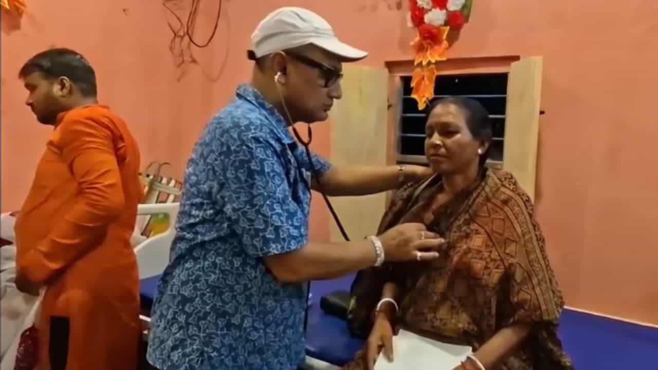 Free Medical Treatment: একদম ফ্রি-তে রোগী দেখবেন ডাক্তাররা! বাংলায় চালু নতুন পরিষেবা, কারা পাবেন সুযোগ? Free Medical Treatment: একদম ফ্রি-তে রোগী দেখবেন ডাক্তাররা! বাংলায় চালু নতুন পরিষেবা, কারা পাবেন সুযোগ?