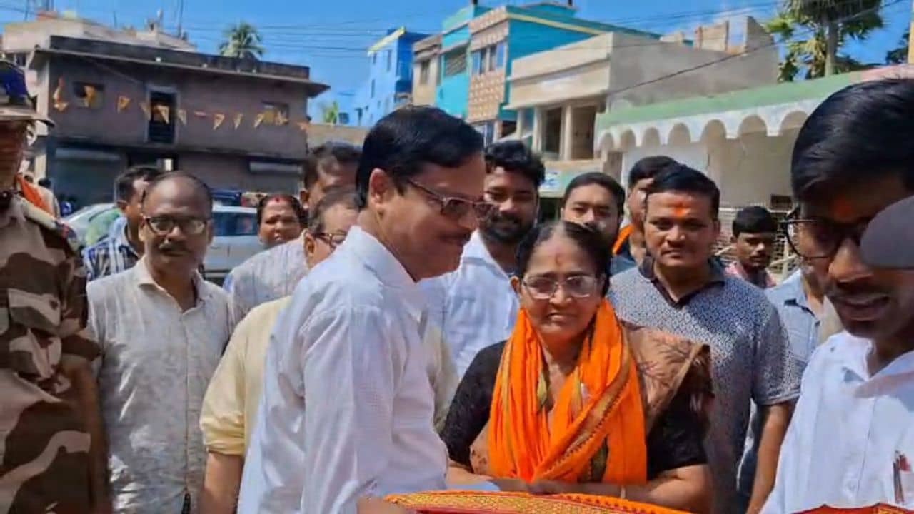 West Bengal Live Update: ২০ হাজার কর্মী-সমর্থক নিয়ে মনোনয়ন জমা দেবেন নন্দীগ্রামের বিজেপি প্রার্থী হাসি রানি রথ, উপস্থিত থাকবেন মুখ্যমন্ত্রী