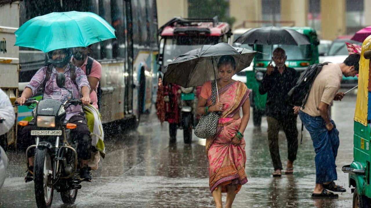 West Bengal Weather Alert: তুমুল বৃষ্টি আসছে, ঘনঘন পড়বে বাজ, কোথাকার বাসিন্দাদের সতর্ক থাকতে বলল আবহাওয়া অফিস?