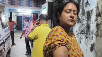 আচমকা এসে বিজেপি কর্মীদের ফেলে পেটালেন বিজেপি কর্মীরা