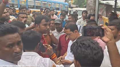 সভার আগেই 'গো ব্যাক' স্লোগান, শাসনে বিক্ষোভের মুখে ডেবরার হুমায়ুন