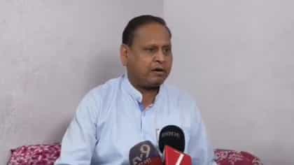ভোটের আগে 'মাঠ' ছাড়লেন হুমায়ুন,বড় কথা জানালেন