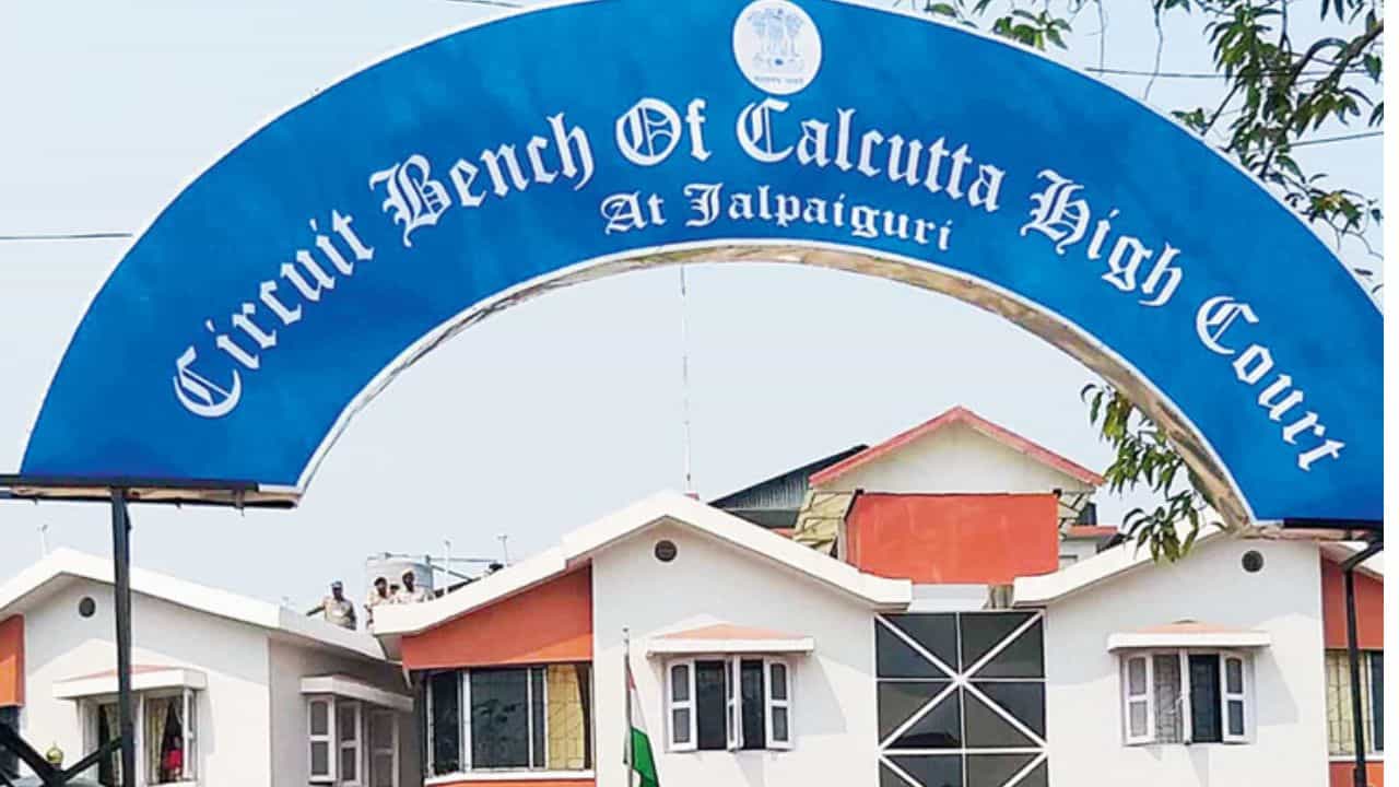 Calcutta High Court: ধোপে টিকল না আবেদন, ফের আদালতে ধাক্কা খেল মমতা তৃণমূল! বড় স্বস্তি রাজ্যের Calcutta High Court: ধোপে টিকল না আবেদন, ফের আদালতে ধাক্কা খেল মমতা তৃণমূল! বড় স্বস্তি রাজ্যের