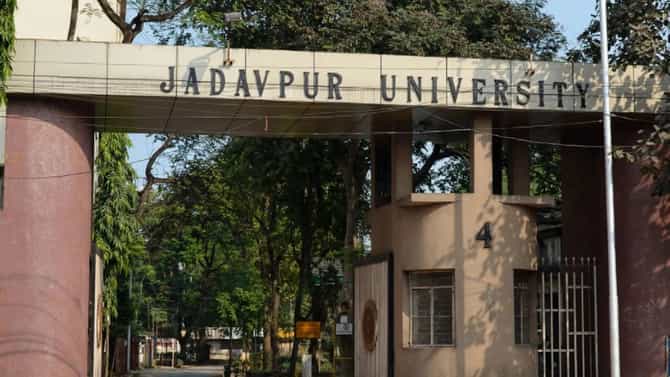 JU বিতর্কের আবহে বড় সিদ্ধান্ত, বদল করে দেওয়া হল রেজিস্ট্রারকে