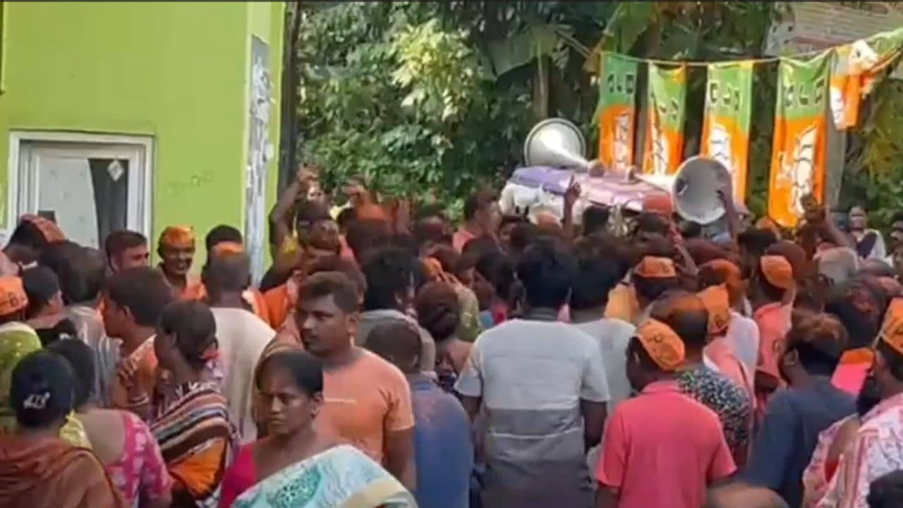 Jaynagar: দীর্ঘদিনের তৃণমূলের পঞ্চায়েত দখল নিল বিজেপি