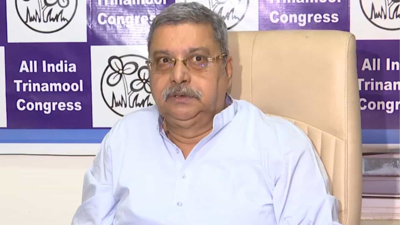 Kalyan Banerjee: 'একটু অক্সিজেন দিচ্ছি...ফিরলে ফিরুন না হলে...', বার্তা দিলেন কল্যাণ Kalyan Banerjee: 'একটু অক্সিজেন দিচ্ছি...ফিরলে ফিরুন না হলে...', বার্তা দিলেন কল্যাণ