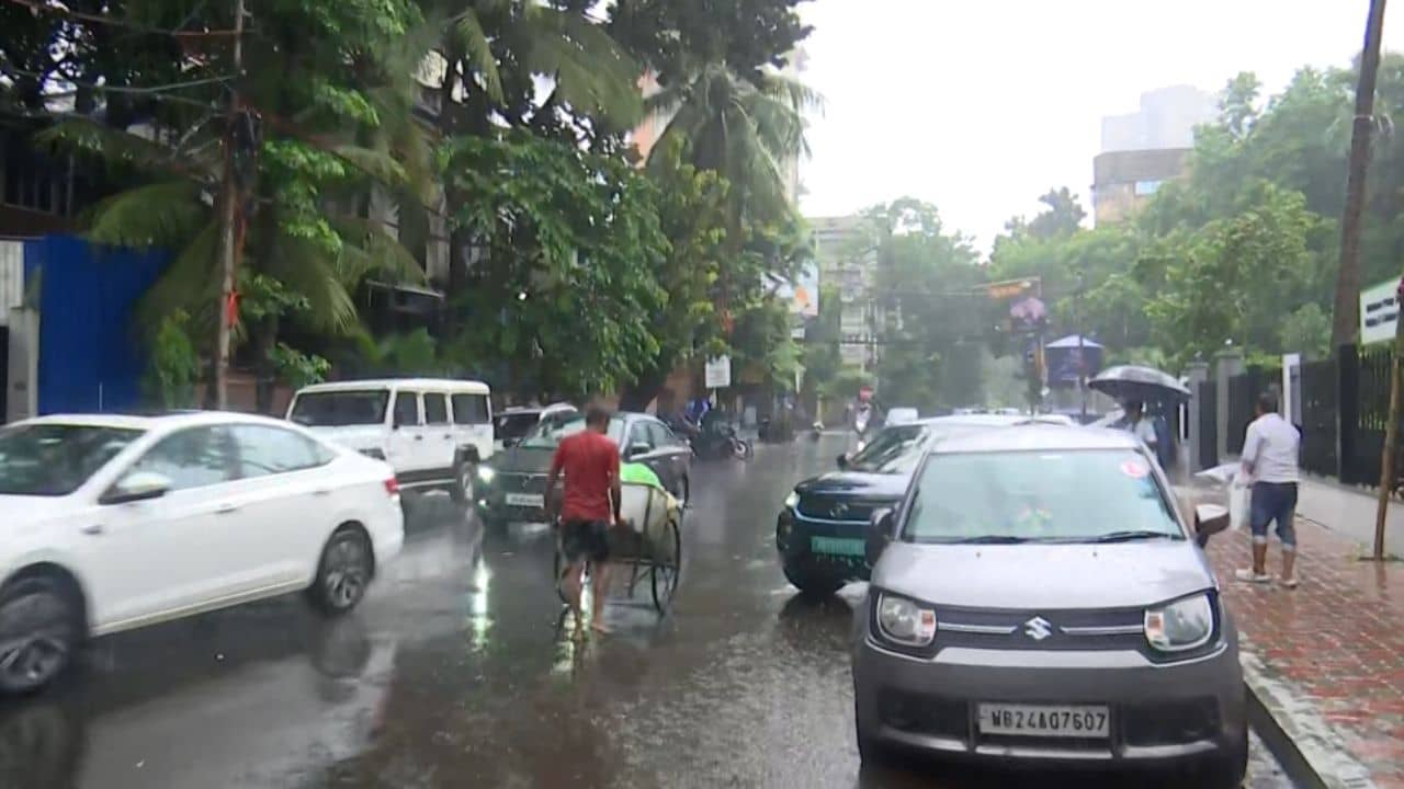 West Bengal News Live:প্রবল বৃষ্টি শুরু দক্ষিণবঙ্গে, চোখ রাঙাচ্ছে ডেঙ্গিও, বৈঠক স্বাস্থ্য ভবনে
