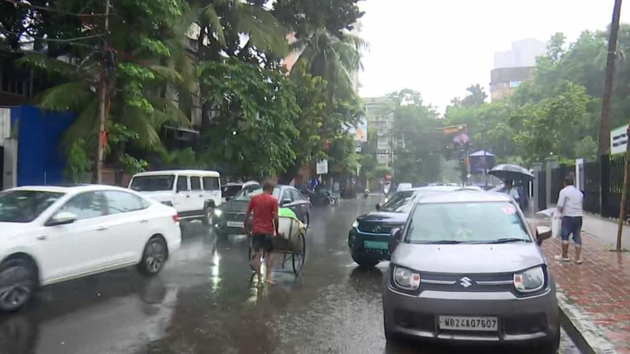 West Bengal News Live:প্রবল বৃষ্টি শুরু দক্ষিণবঙ্গে, চোখ রাঙাচ্ছে ডেঙ্গিও, বৈঠক স্বাস্থ্য ভবনে West Bengal News Live:প্রবল বৃষ্টি শুরু দক্ষিণবঙ্গে, চোখ রাঙাচ্ছে ডেঙ্গিও, বৈঠক স্বাস্থ্য ভবনে