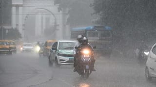 Kolkata Heavy Rain Alert: ঘণ্টায় ১১০ মিমি! ২-৩ ঘণ্টার মধ্যে ভেসে যাবে কলকাতা, জারি হল সতর্কতা