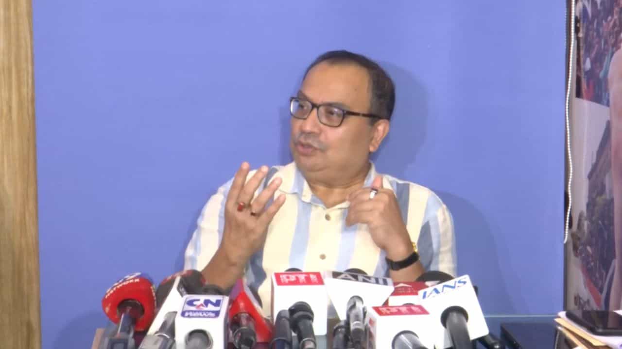 Kunal Ghosh: কেষ্টর 'গুড়-বাতাসা' দাওয়াই এবার কুণালের কণ্ঠে, কাদের হুঁশিয়ারি দিলেন বেলেঘাটার বিধায়ক? Kunal Ghosh: কেষ্টর 'গুড়-বাতাসা' দাওয়াই এবার কুণালের কণ্ঠে, কাদের হুঁশিয়ারি দিলেন বেলেঘাটার বিধায়ক?