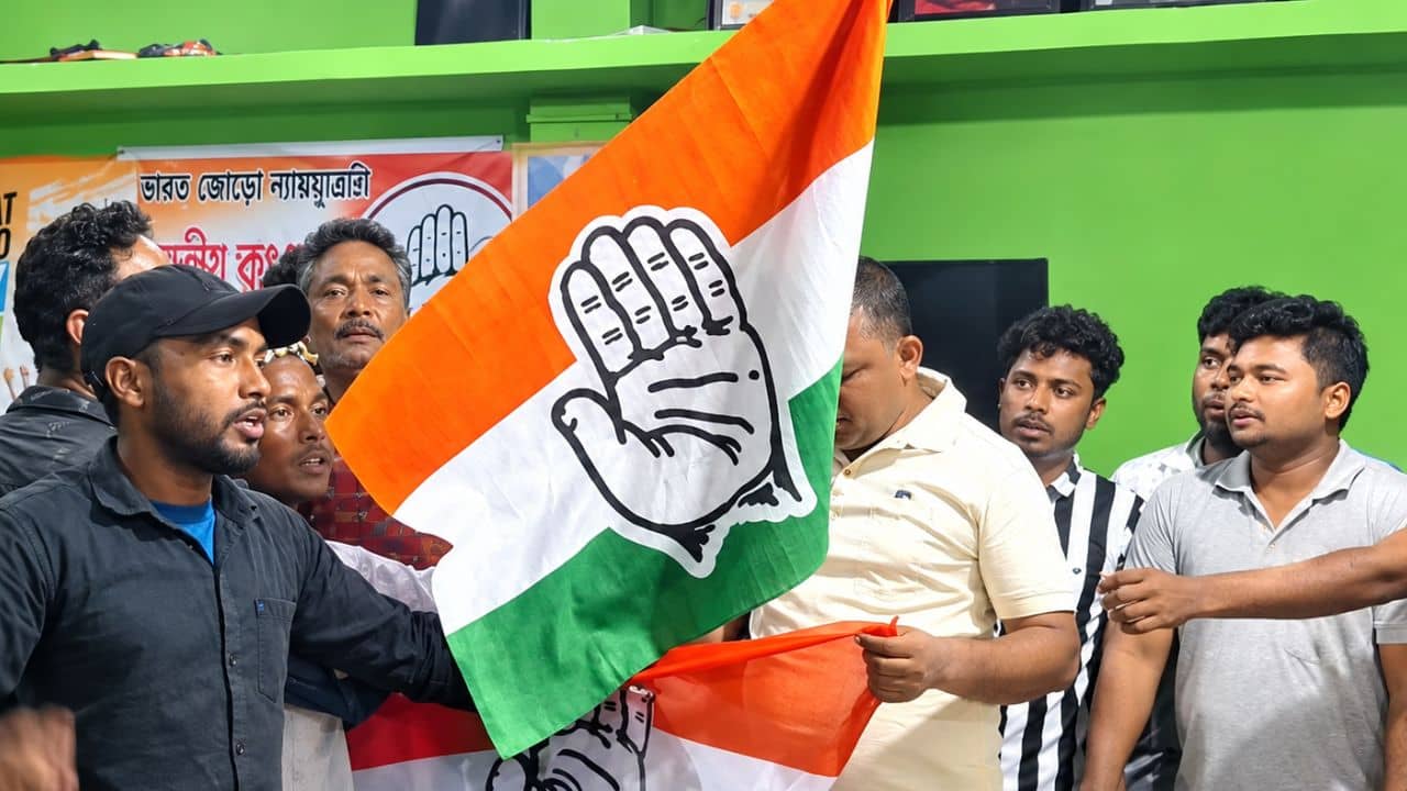 Congress Joining: মমতার দলের ভবিষ্যৎ কী! দলে দলে কংগ্রেসে যোগ তৃণমূলকর্মীদের