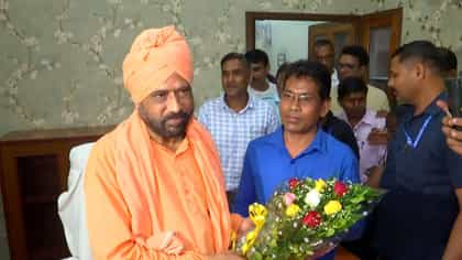 রাস্তার নামবদলের কমিটির দায়িত্ব নিয়ে অফিস পাচ্ছেন কার্তিক মহারাজ