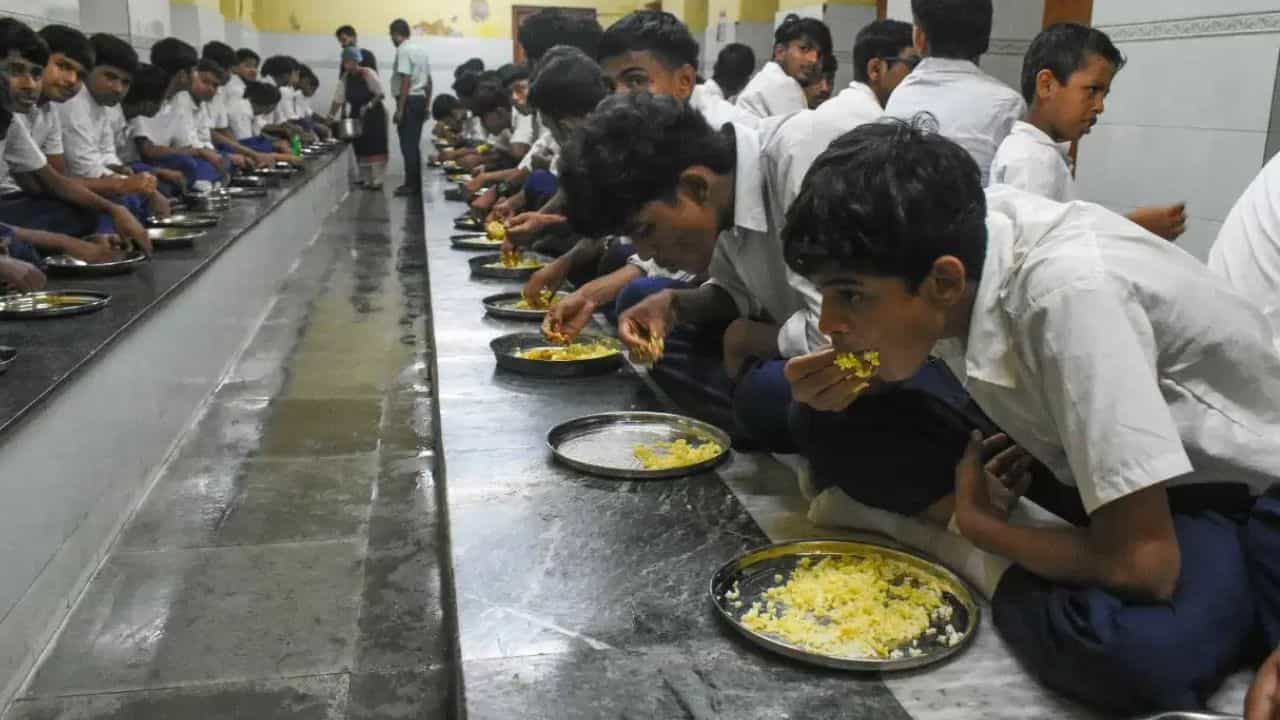 Mid Day Meal-ISKCON: সিদ্ধান্ত বদলের পর মিড ডে মিল নিয়ে অবশেষে বিবৃতি দিল ISKCON Mid Day Meal-ISKCON: সিদ্ধান্ত বদলের পর মিড ডে মিল নিয়ে অবশেষে বিবৃতি দিল ISKCON