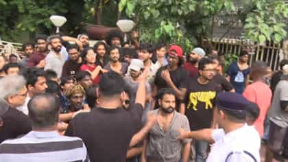 Live: স্লোগান, পাল্টা স্লোগান! দফায় দফায় উত্তপ্ত SRFTI ক্যাম্পাস