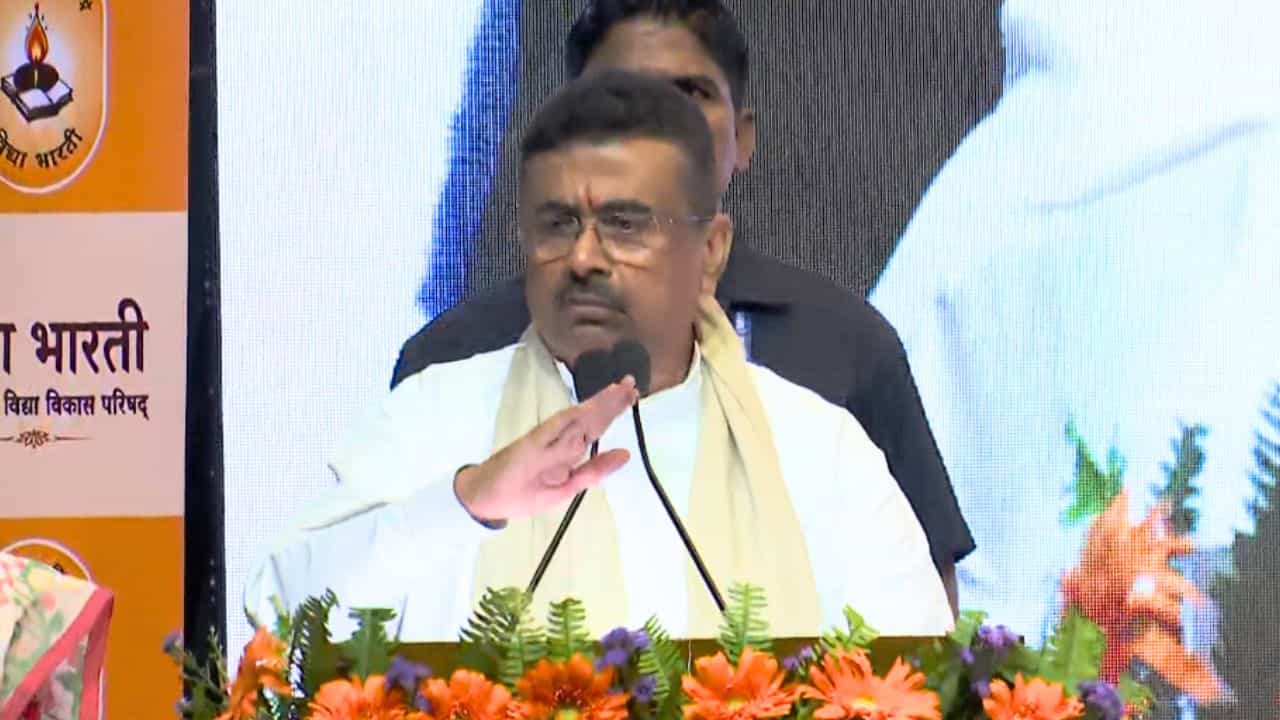 Suvendu Adhikari: মা কে আম্মা, আকাশকে আসমান, প্ল্যান করে ভাষা বিকৃত করা হয়েছিল: মুখ্যমন্ত্রী Suvendu Adhikari: মা কে আম্মা, আকাশকে আসমান, প্ল্যান করে ভাষা বিকৃত করা হয়েছিল: মুখ্যমন্ত্রী
