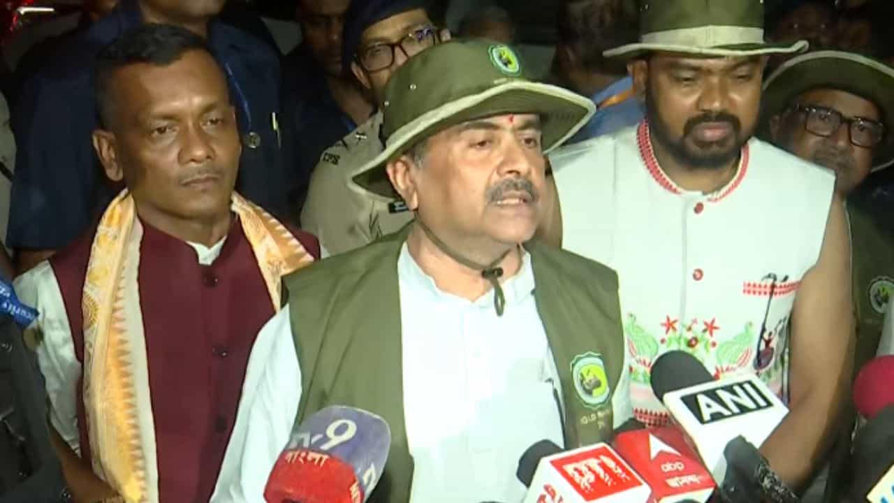 Suvendu Adhikari: 'আপনারা কি অন্য কিছুর গন্ধ পাচ্ছেন?', হাতির নাম 'চৈতন্য' কেন রাখলেন শুভেন্দু? Suvendu Adhikari: 'আপনারা কি অন্য কিছুর গন্ধ পাচ্ছেন?', হাতির নাম 'চৈতন্য' কেন রাখলেন শুভেন্দু?