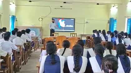 সরকারি স্কুলে সোলার প্যানেল থেকে ন্যাপকিন ভেন্ডিং মেশিন