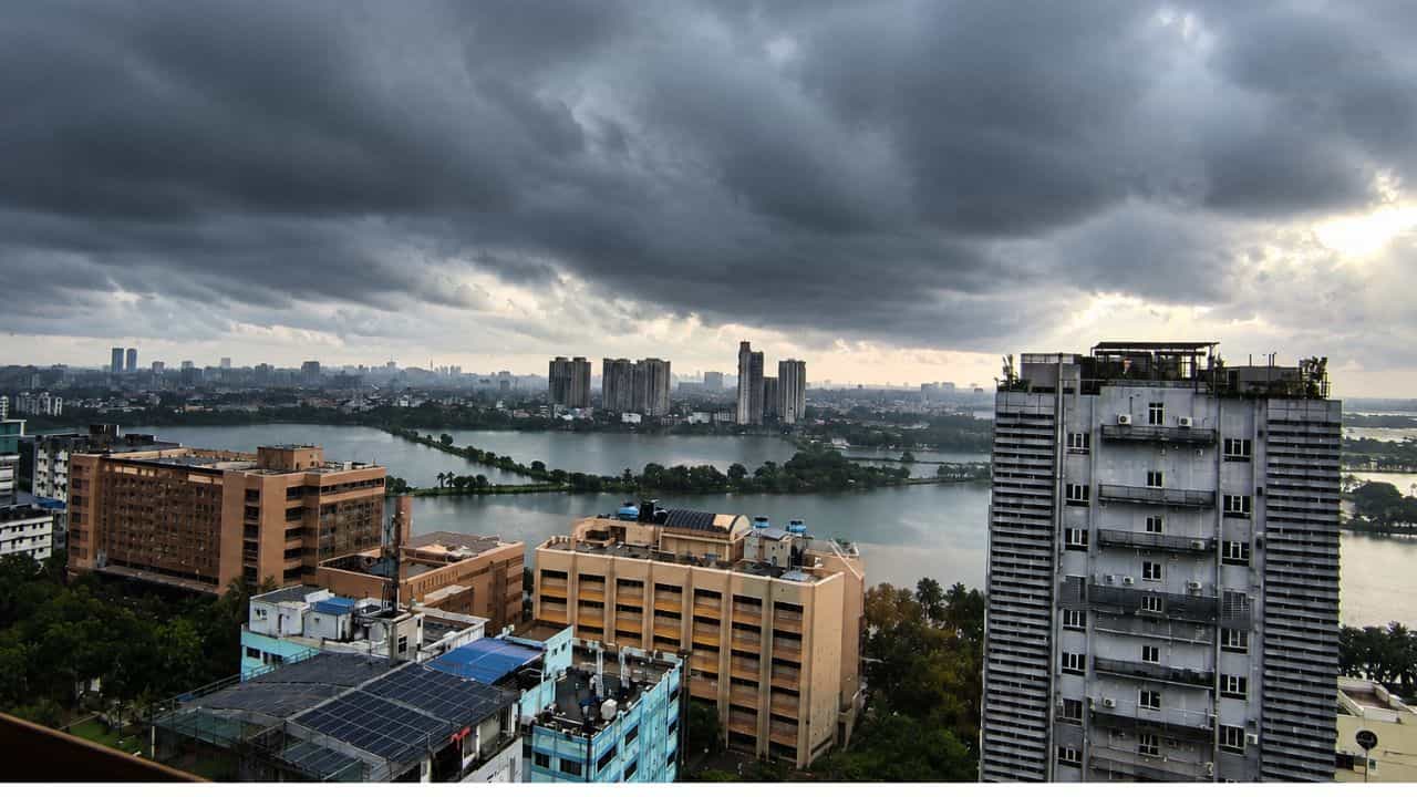 Weather-Heavy Rain Alert: হতে পারে হড়পা বান, নামতে পারে ধস, বর্ষা-শেষে তুমুল বিপর্যের আশঙ্কা Weather-Heavy Rain Alert: হতে পারে হড়পা বান, নামতে পারে ধস, বর্ষা-শেষে তুমুল বিপর্যের আশঙ্কা