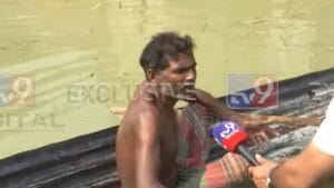 'ঘর ডুবে গিয়েছে, জলেই থাকি, সাপ আছে অনেক', দেখুন কীভাবে ভাসছে ভুতনি
