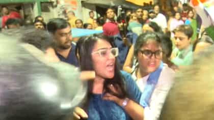 উপাসনাকে ছোড়া হল ডিম, চলল লাঠিচার্জ, তুমুল উত্তেজনা মুকুন্দপুরে