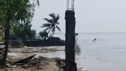 রুদ্র রূপে গঙ্গা, গর্ভে টেনে নিল ২২টি বাড়িকে