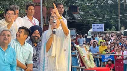 'কার চোখকে ফাঁকি দিবি রে?', ড্রোন দেখেই হেসে হেসে বললেন মমতা