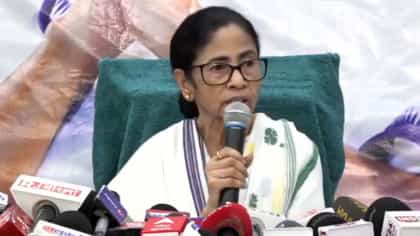 জোড়াফুলটা রক্ত দিয়ে গড়া, কর্মীরা সারারাত কেঁদেছে: মমতা