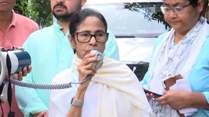 'পরপর হামলা চলছে, কোথায় পুলিশ?' কুণালের গাড়িতে হামলায় সরব মমতার
