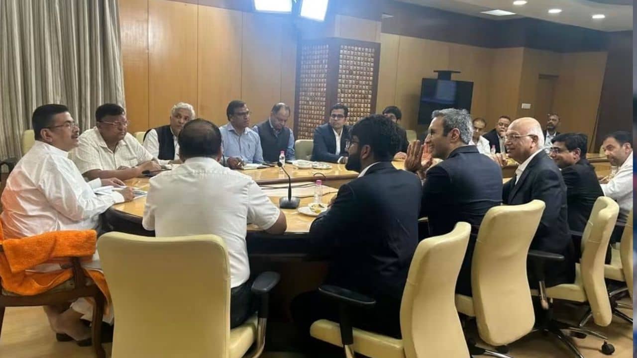 Reliance investment in West Bengal: বাংলায় রিলায়েন্স গোষ্ঠী! রাজ্যে বিপুল বিনিয়োগের সম্ভাবনা, প্রশস্ত হচ্ছে কর্মসংস্থানের পথও