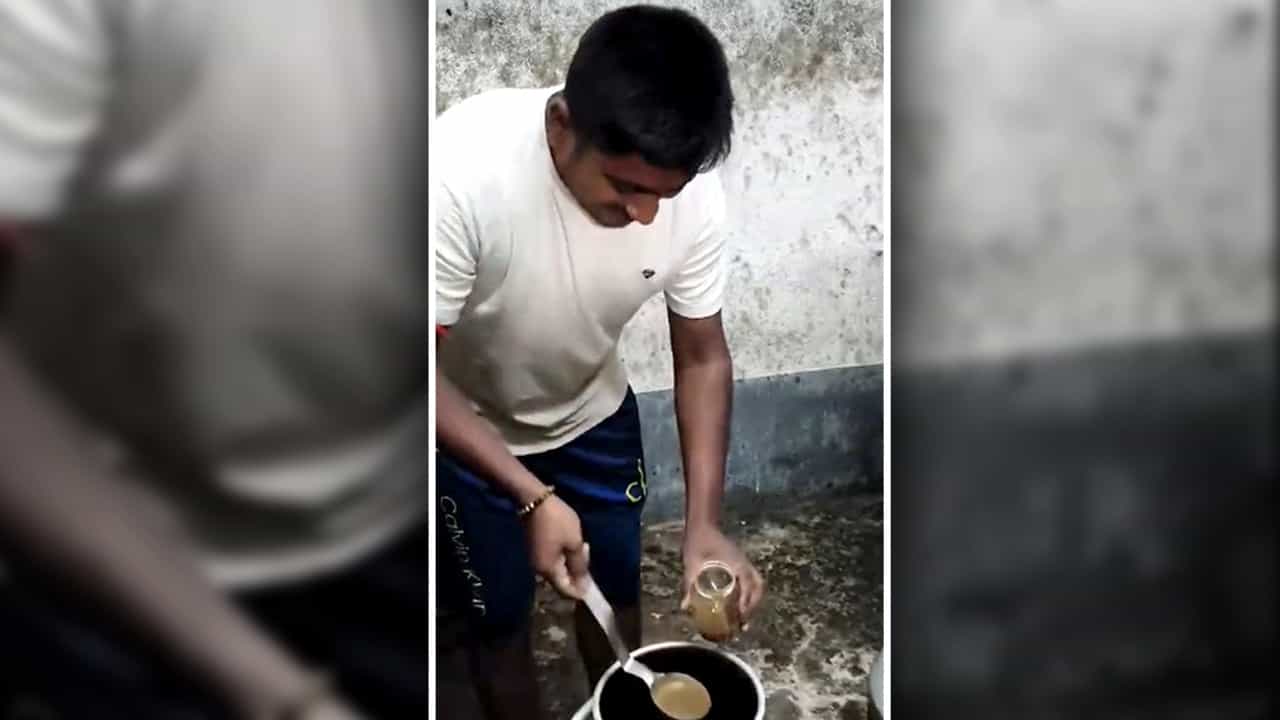 Ghee: এ কেমন ঘি! পুরো বোতল সমেত তুলে নিয়ে গেল খাদ্য দফতরের আধিকারিকরা Ghee: এ কেমন ঘি! পুরো বোতল সমেত তুলে নিয়ে গেল খাদ্য দফতরের আধিকারিকরা