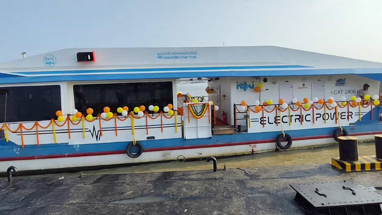 Water Metro: খরচা মোটে ৫ টাকা, পুজোর আগেই চালু হল ওয়াটার মেট্রো Water Metro: খরচা মোটে ৫ টাকা, পুজোর আগেই চালু হল ওয়াটার মেট্রো
