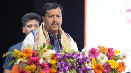 'অতি দ্রুত কাজ করেছেন', পাশে বসিয়ে শুভেন্দুর দরাজ প্রশংসা নিতিনের