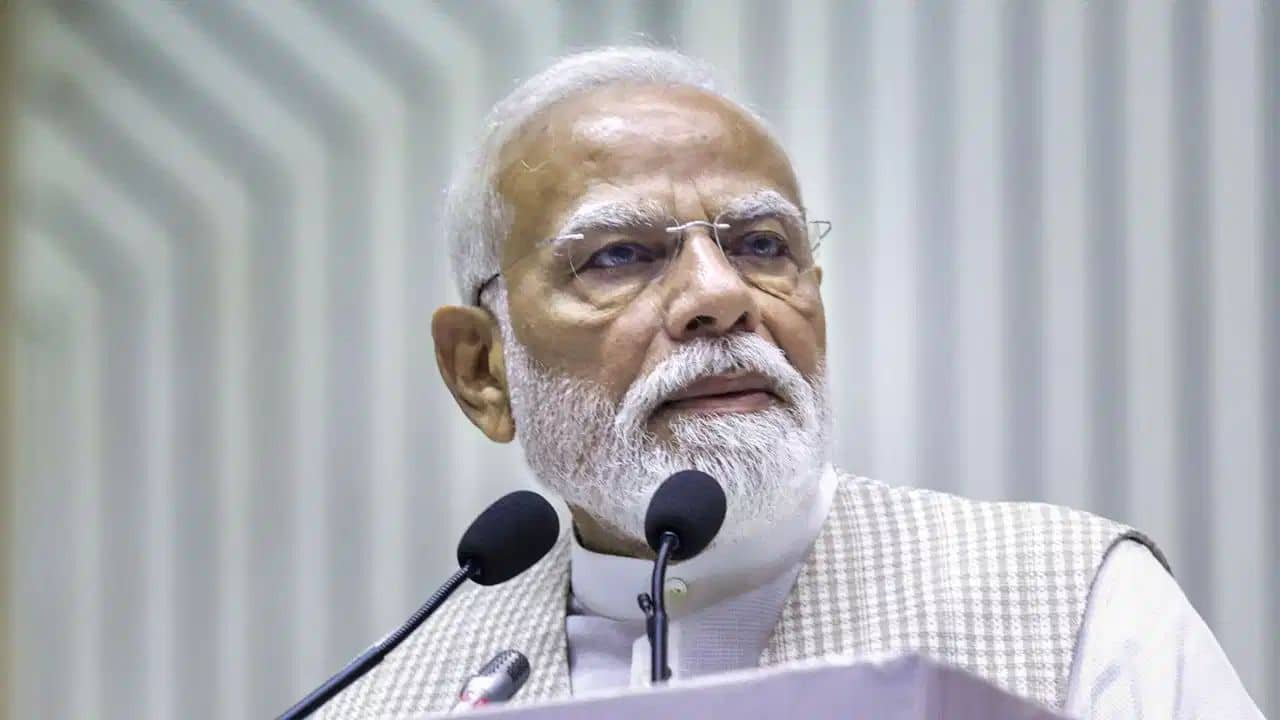 PM Modi: মুম্বইয়ে মোদীর অনুষ্ঠানের আগে বন্দুক-সহ পাকড়াও ভুয়ো PMO আধিকারিক! প্রধানমন্ত্রীর নিরাপত্তা নিয়ে চাঞ্চল্য
