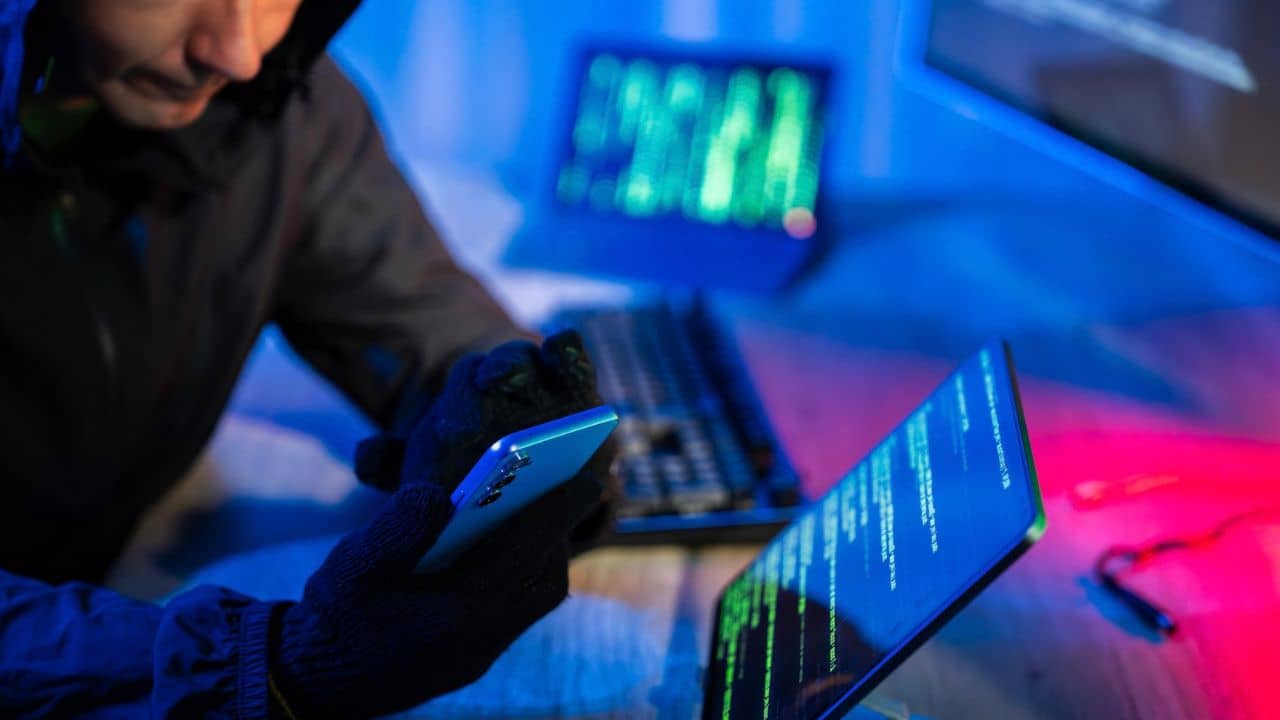 Cyber Fraud: OTP শেয়ার না করলেও টাকা গায়েব হয়ে যাচ্ছে! কী করবেন জেনে নিন
