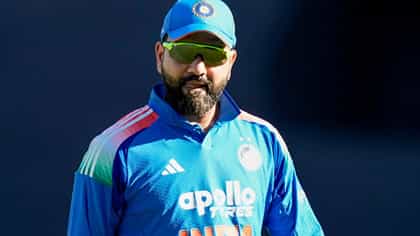 বাস থেকে নামার সময় পিছলাল পা, এখন কেমন আছেন হিটম্যান? দেখুন ভিডিয়ো
