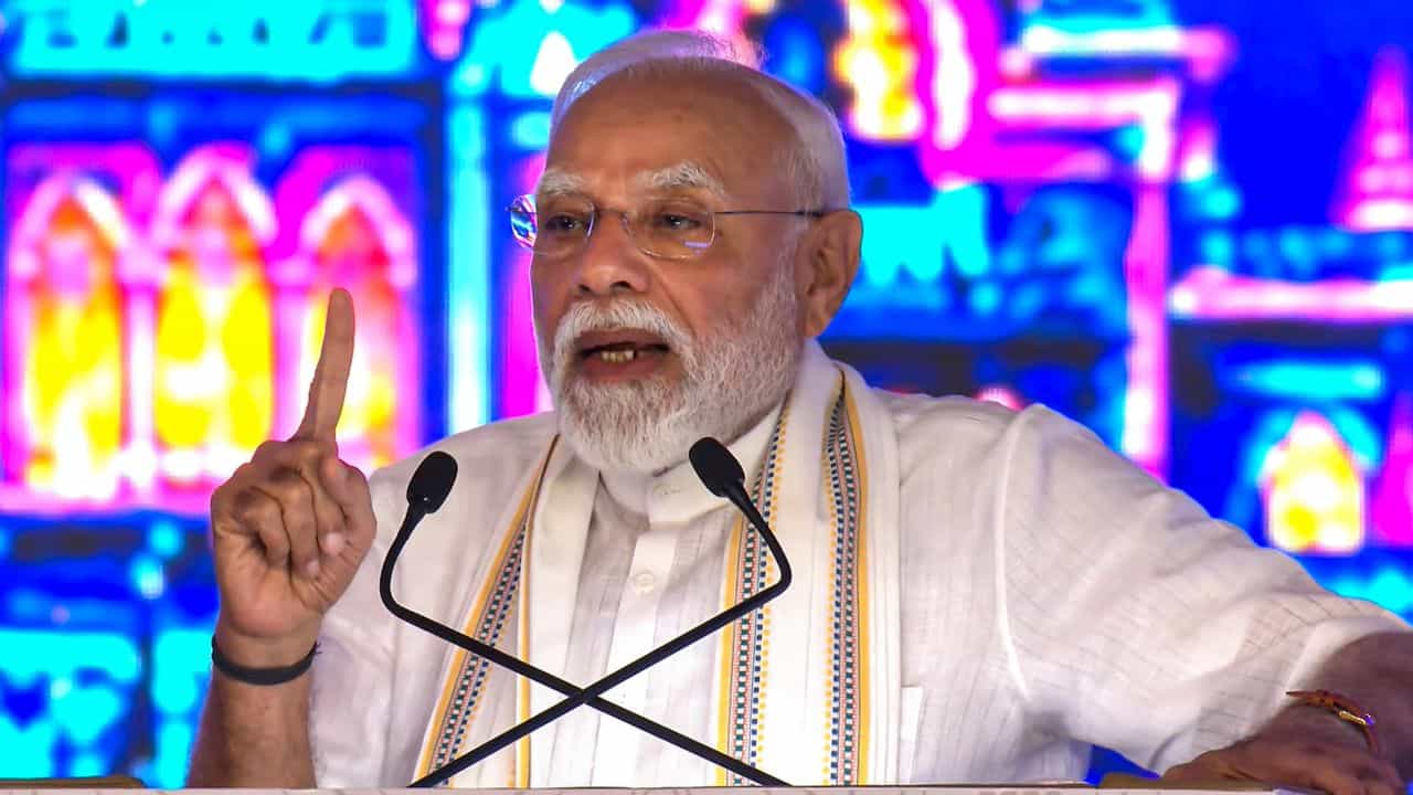 PM Narendra Modi: সত্যের কাছে হারবে 'ঝুট কি গুঞ্জ’, নাম না করে রাহুলকে নিশানা মোদীর PM Narendra Modi: সত্যের কাছে হারবে 'ঝুট কি গুঞ্জ’, নাম না করে রাহুলকে নিশানা মোদীর