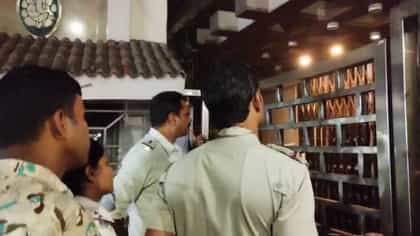 'এটা বাজে হচ্ছে, এরকমভাবে হবে না', TMC নেতার বাড়িতে গিয়ে বলল পুলিশ