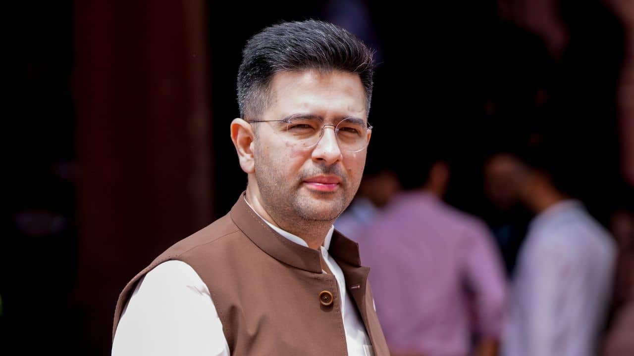 Raghav Chadha: ভোটার তালিকা থেকে বাদ পড়ল রাঘব চাড্ডার নাম, সাংসদ পদও খোয়াবেন?