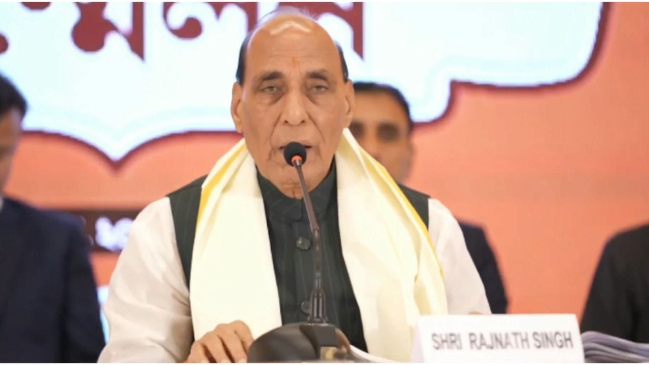 Rajnath Singh: ফ্রান্সের রাষ্ট্রপতি ভারতের UPI ব্যবস্থার প্রশংসা করেছেন: রাজনাথ