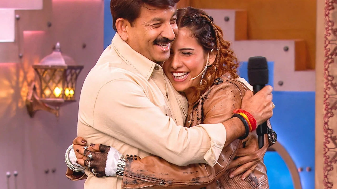 জনপ্রিয় অভিনেতা ও রাজনীতিক মনোজ তিওয়ারির মেয়ে ঋতি তিওয়ারিও এবার বিগ বসের চমকপ্রদ প্রতিযোগী। পেশায় সংগীতশিল্পী হওয়ার পাশাপাশি মডেলিং ও ডিজিটাল দুনিয়াতেও তৈরি করে নিয়েছেন নিজস্ব পরিচিতি। তারকা-সন্তানের ট্যাগ সরিয়ে রেখে তিনি বিগ বসের ঘরে নিজের স্বতন্ত্র পরিচয় গড়তে পারেন কি না, নজর থাকবে সেদিকে। Facebook